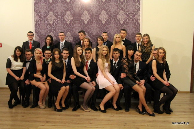 Niebieski tort na studniówce ZSR-B (zdjęcia)