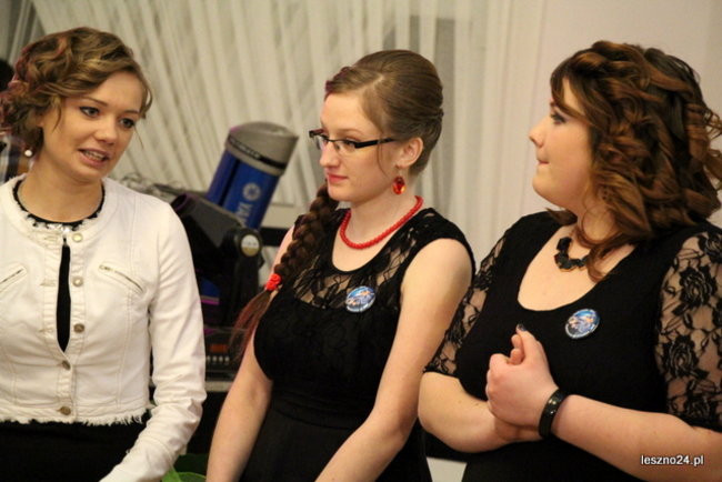 Niebieski tort na studniówce ZSR-B (zdjęcia)