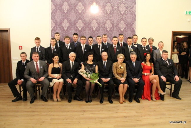 Niebieski tort na studniówce ZSR-B (zdjęcia)