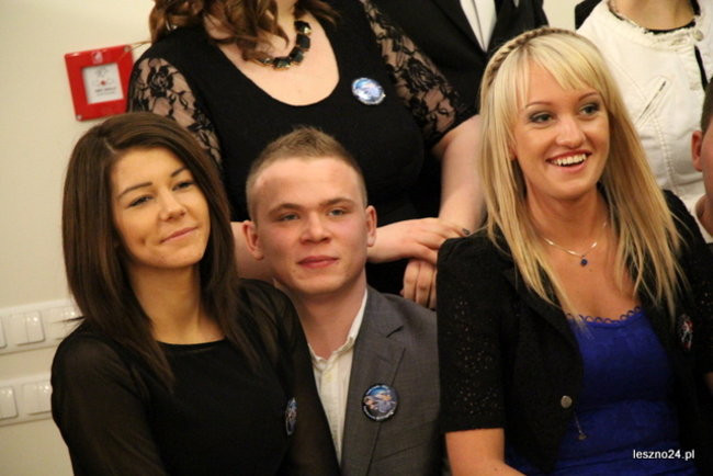 Niebieski tort na studniówce ZSR-B (zdjęcia)