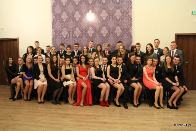 Niebieski tort na studniówce ZSR-B (zdjęcia)