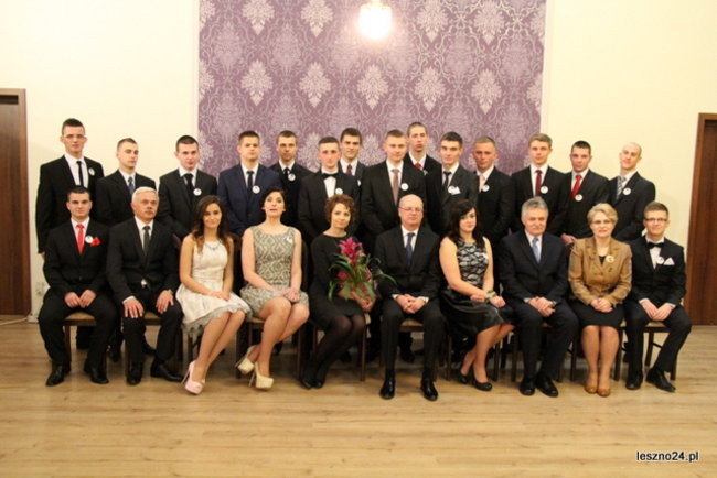 Niebieski tort na studniówce ZSR-B (zdjęcia)