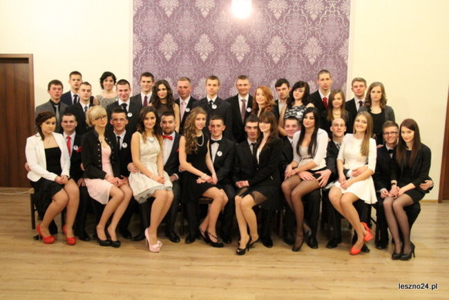 Niebieski tort na studniówce ZSR-B (zdjęcia)