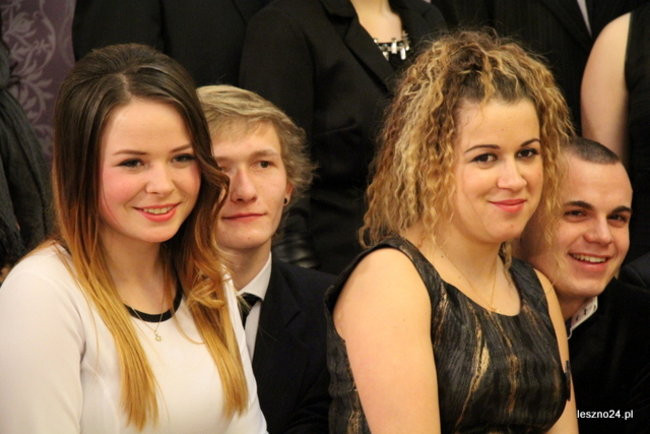 Niebieski tort na studniówce ZSR-B (zdjęcia)