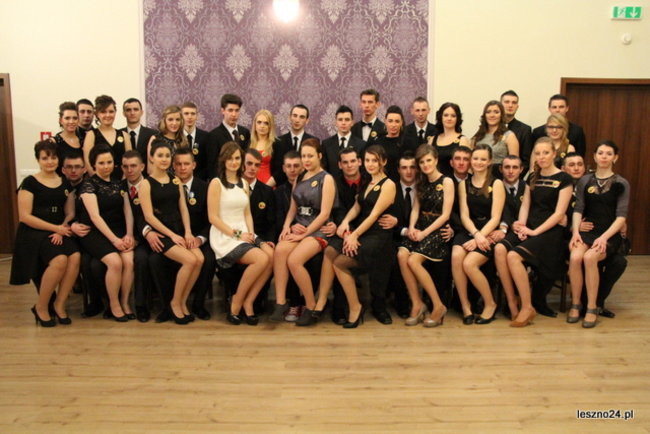 Niebieski tort na studniówce ZSR-B (zdjęcia)