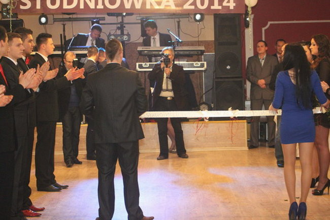 Nauczyciele śpiewali na studniówce (zdjęcia)