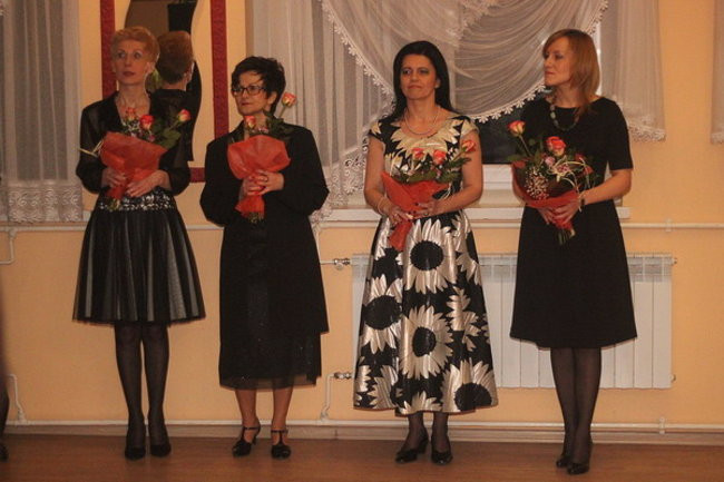 Nauczyciele śpiewali na studniówce (zdjęcia)