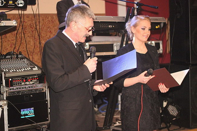 Nauczyciele śpiewali na studniówce (zdjęcia)