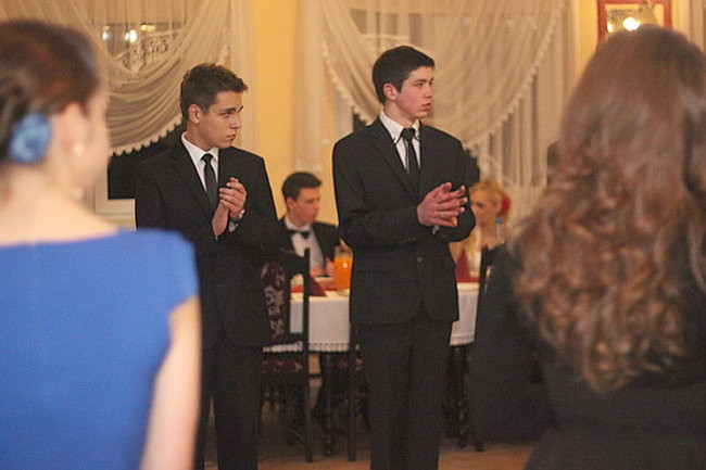 Nauczyciele śpiewali na studniówce (zdjęcia)