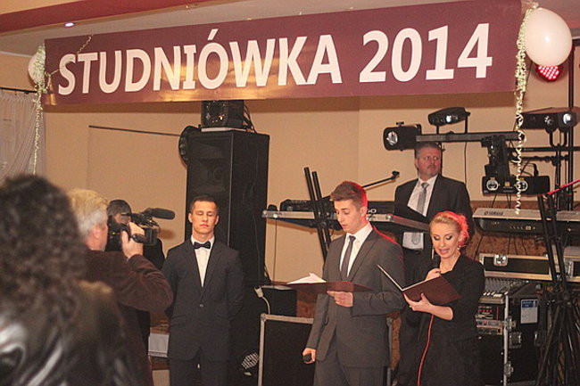 Nauczyciele śpiewali na studniówce (zdjęcia)