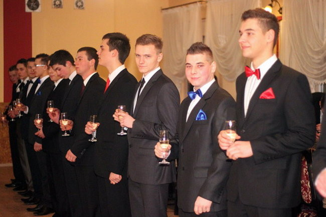 Nauczyciele śpiewali na studniówce (zdjęcia)