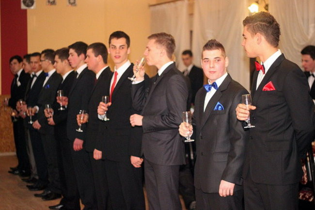 Nauczyciele śpiewali na studniówce (zdjęcia)