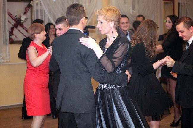 Nauczyciele śpiewali na studniówce (zdjęcia)