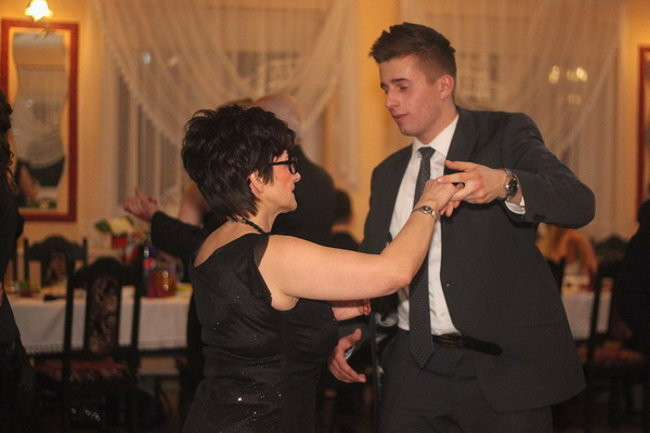 Nauczyciele śpiewali na studniówce (zdjęcia)