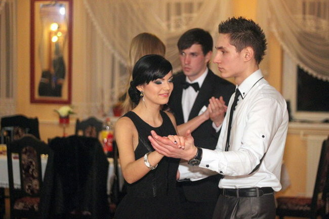 Nauczyciele śpiewali na studniówce (zdjęcia)