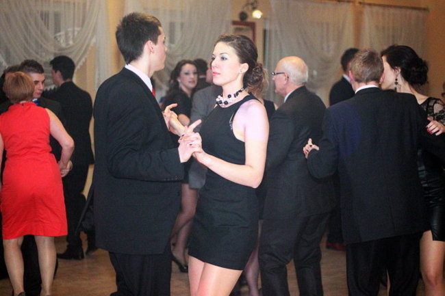 Nauczyciele śpiewali na studniówce (zdjęcia)