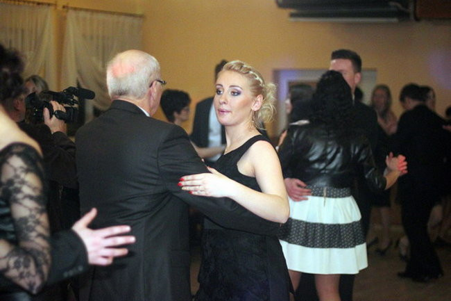 Nauczyciele śpiewali na studniówce (zdjęcia)