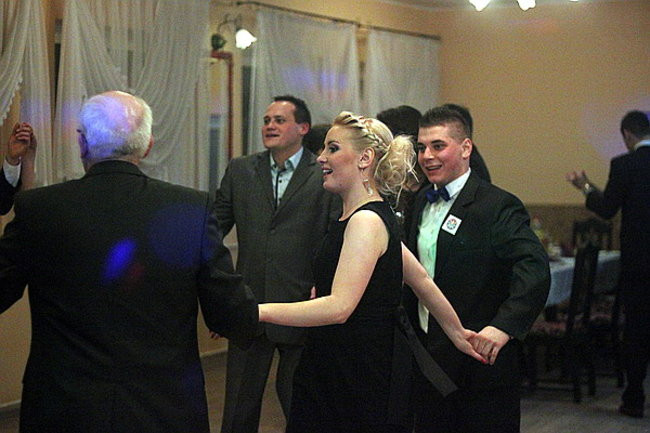 Nauczyciele śpiewali na studniówce (zdjęcia)