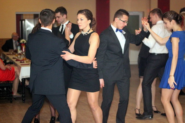 Nauczyciele śpiewali na studniówce (zdjęcia)