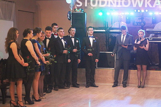 Nauczyciele śpiewali na studniówce (zdjęcia)