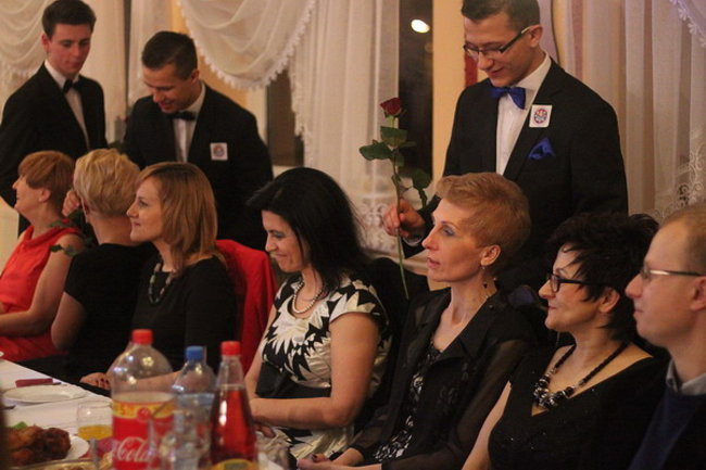 Nauczyciele śpiewali na studniówce (zdjęcia)