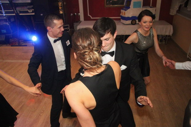 Nauczyciele śpiewali na studniówce (zdjęcia)