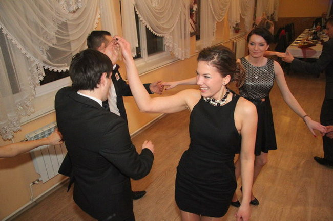 Nauczyciele śpiewali na studniówce (zdjęcia)