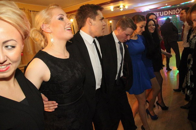 Nauczyciele śpiewali na studniówce (zdjęcia)