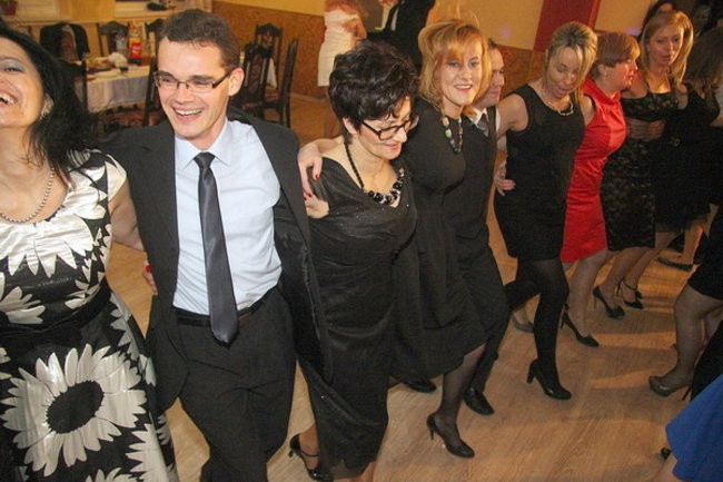 Nauczyciele śpiewali na studniówce (zdjęcia)