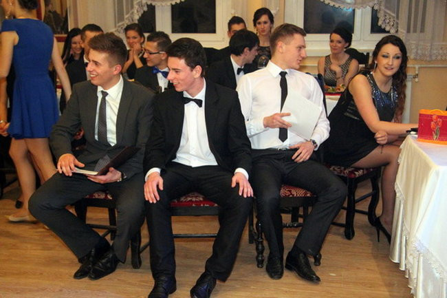 Nauczyciele śpiewali na studniówce (zdjęcia)