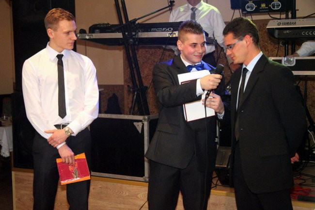 Nauczyciele śpiewali na studniówce (zdjęcia)