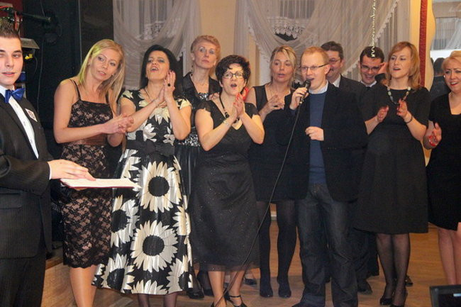 Nauczyciele śpiewali na studniówce (zdjęcia)