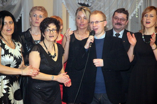 Nauczyciele śpiewali na studniówce (zdjęcia)