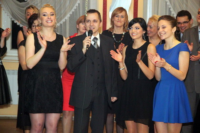 Nauczyciele śpiewali na studniówce (zdjęcia)