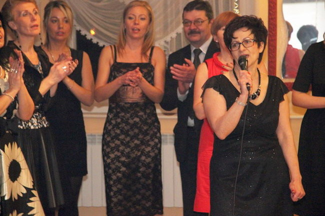 Nauczyciele śpiewali na studniówce (zdjęcia)