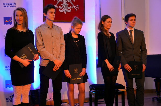 Prezydent wręczył stypendia ( zdjęcia)