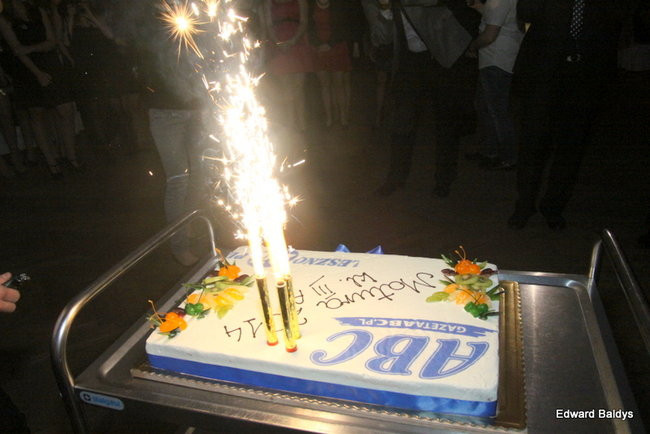 III LO dostało tort od naszej gazety (zdjęcia)