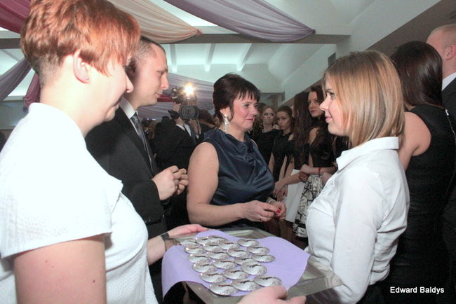 III LO dostało tort od naszej gazety (zdjęcia)