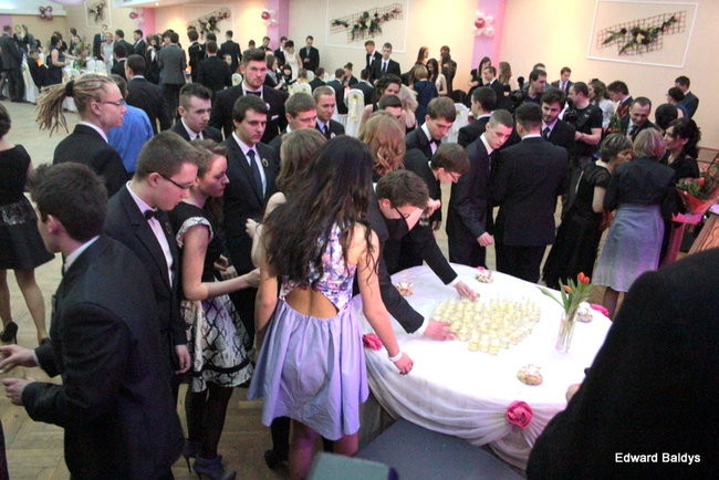 III LO dostało tort od naszej gazety (zdjęcia)