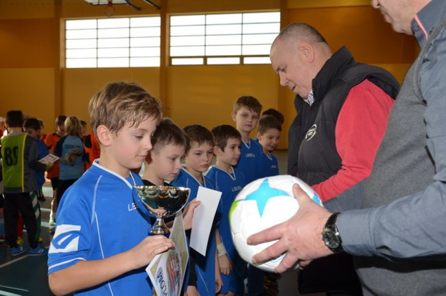 Osiem drużyn na boisku (zdjęcia)