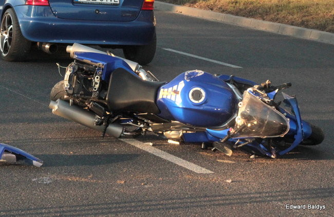 Motocyklista w bardzo ciężkim stanie (zdjęcia)