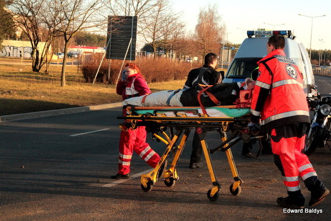 Motocyklista w bardzo ciężkim stanie (zdjęcia)