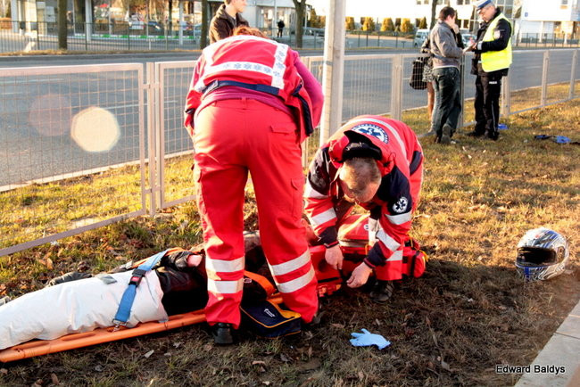 Motocyklista w bardzo ciężkim stanie (zdjęcia)