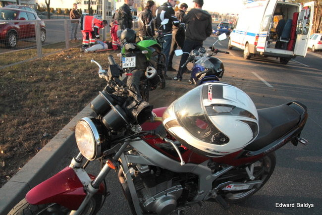 Motocyklista w bardzo ciężkim stanie (zdjęcia)