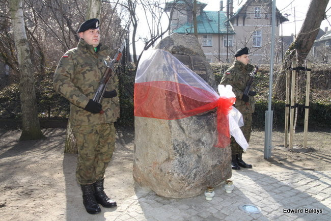 Pomnik Żołnierzy Wyklętych odsłonięty (zdjęcia)