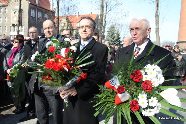 Pomnik Żołnierzy Wyklętych odsłonięty (zdjęcia)