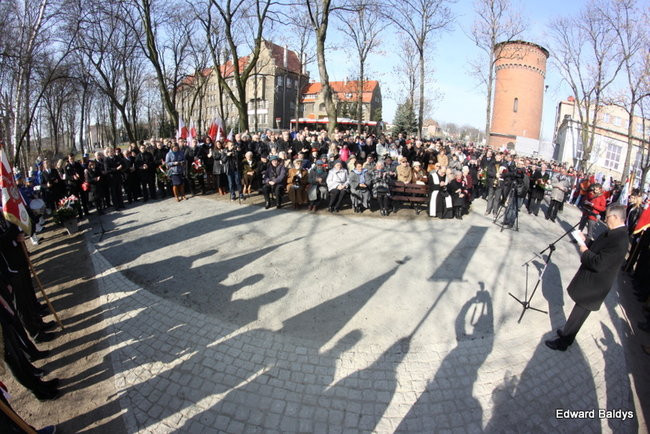 Pomnik Żołnierzy Wyklętych odsłonięty (zdjęcia)