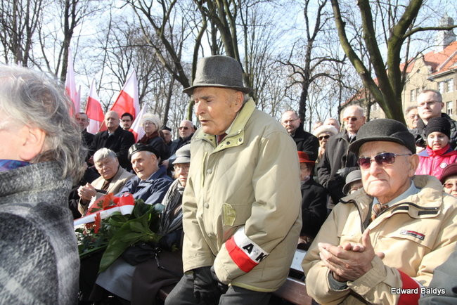 Pomnik Żołnierzy Wyklętych odsłonięty (zdjęcia)