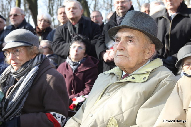 Pomnik Żołnierzy Wyklętych odsłonięty (zdjęcia)