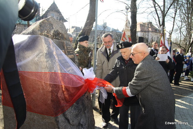 Pomnik Żołnierzy Wyklętych odsłonięty (zdjęcia)